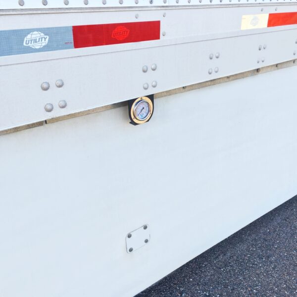pressure-gauge-mounting-bracket-for-semi-trailer-8